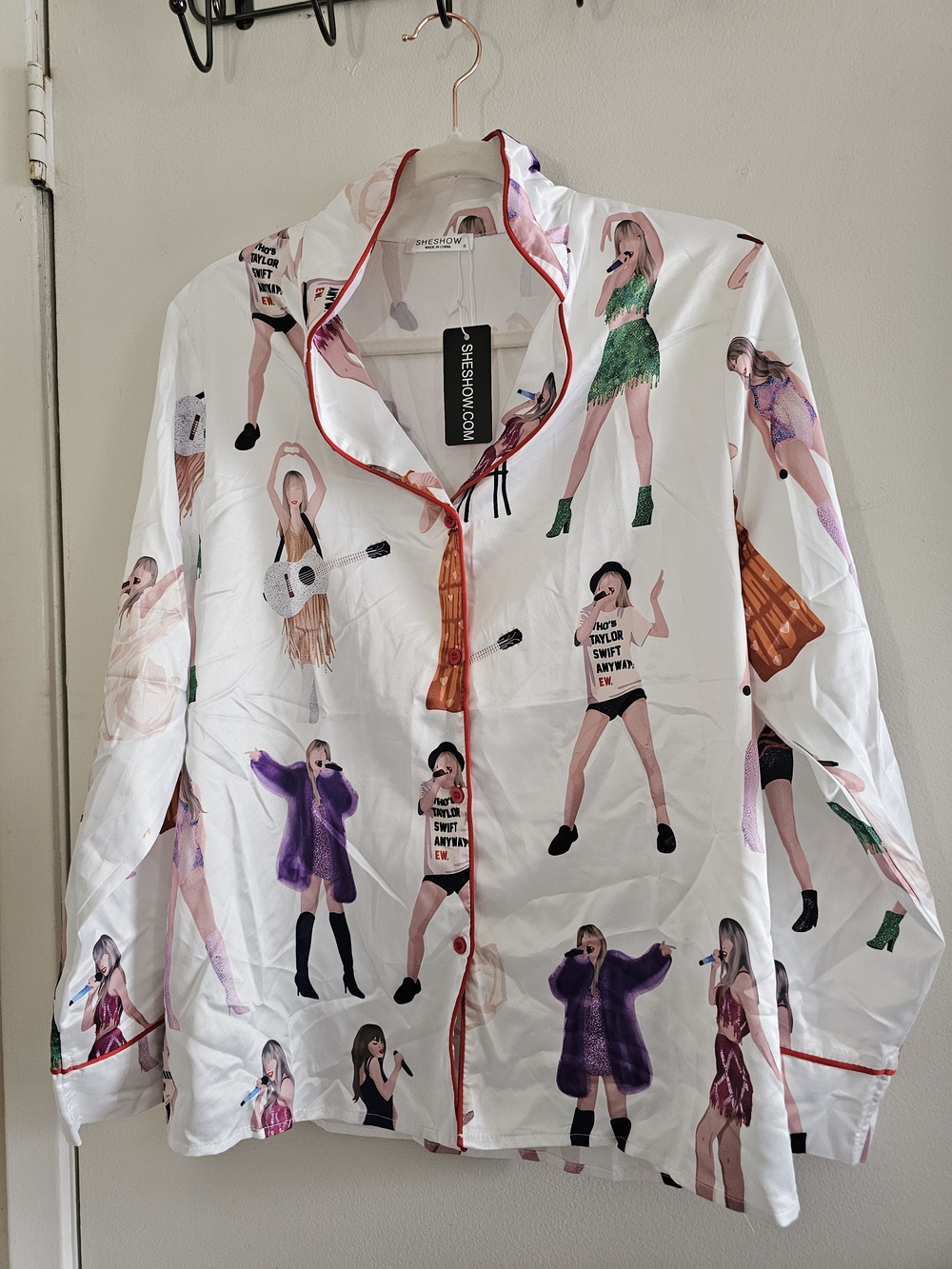 Taylor Swift Printed Satin Pajamas - Picture 3 of 11